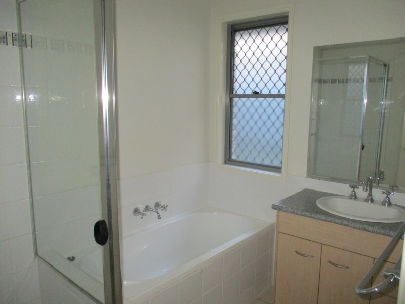 33 Woodlands Blvd, Waterford QLD 4133