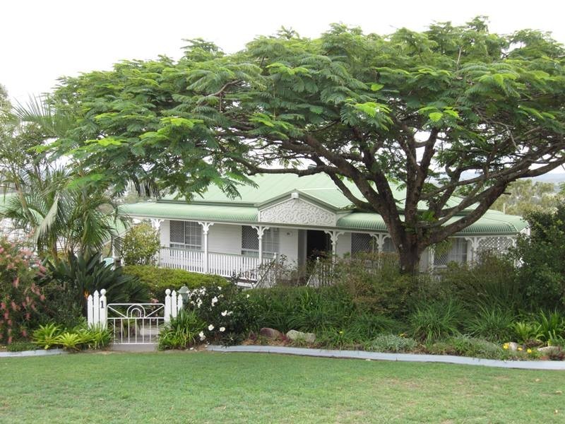 1 Valerie Close, Edens Landing QLD 4207