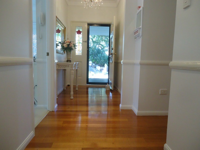 1 Valerie Close, Edens Landing QLD 4207