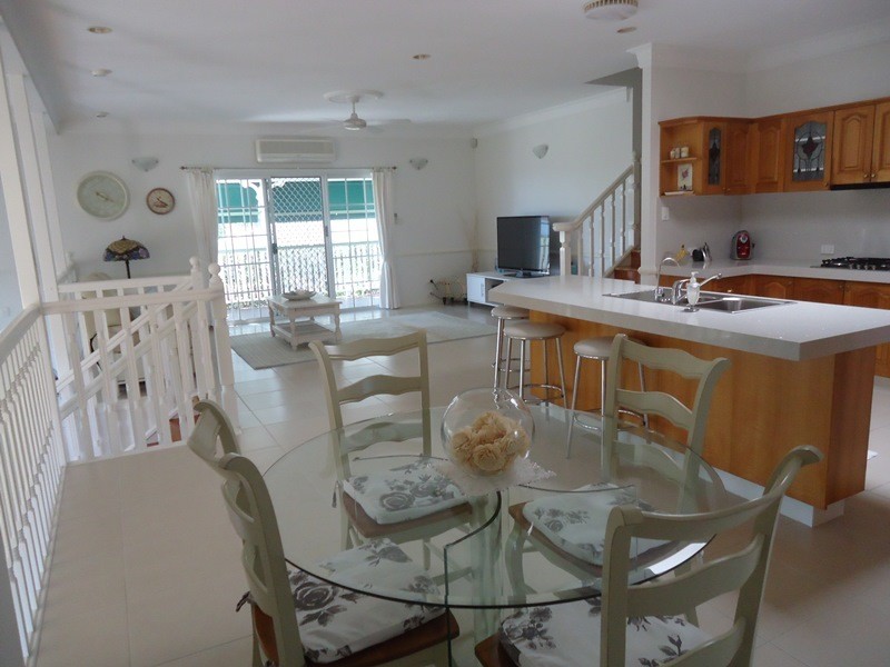 1 Valerie Close, Edens Landing QLD 4207