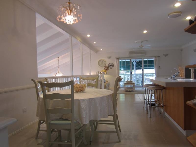 1 Valerie Close, Edens Landing QLD 4207