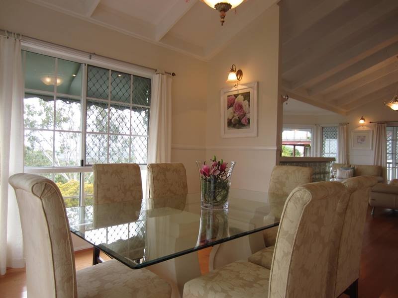 1 Valerie Close, Edens Landing QLD 4207