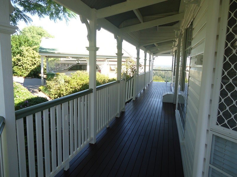 1 Valerie Close, Edens Landing QLD 4207