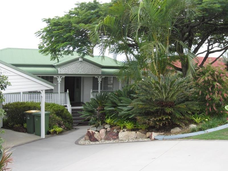 1 Valerie Close, Edens Landing QLD 4207