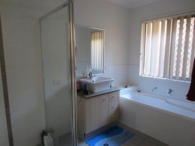 12 Carnarvon Cres, Waterford QLD 4133