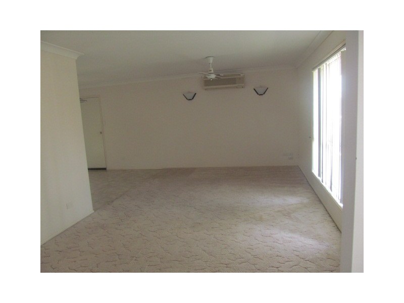 3 Clayton Dve, Edens Landing QLD 4207