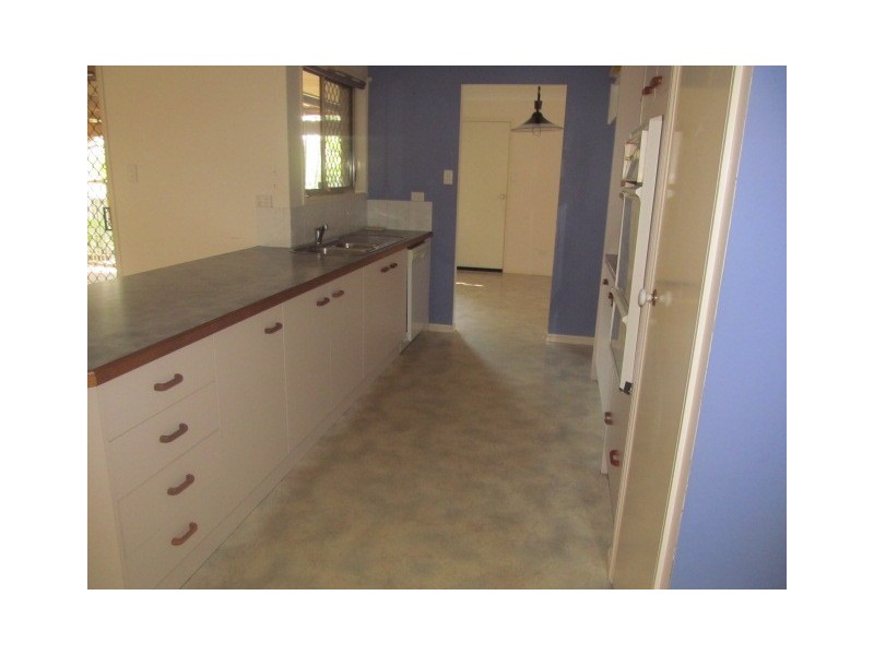 3 Clayton Dve, Edens Landing QLD 4207