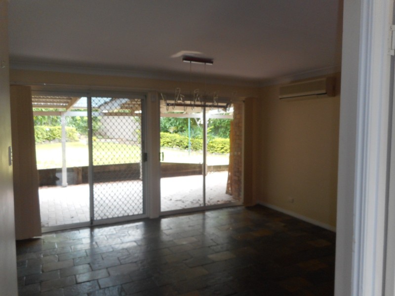 3 Lintrose Crt, Edens Landing QLD 4207