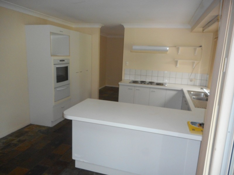 3 Lintrose Crt, Edens Landing QLD 4207