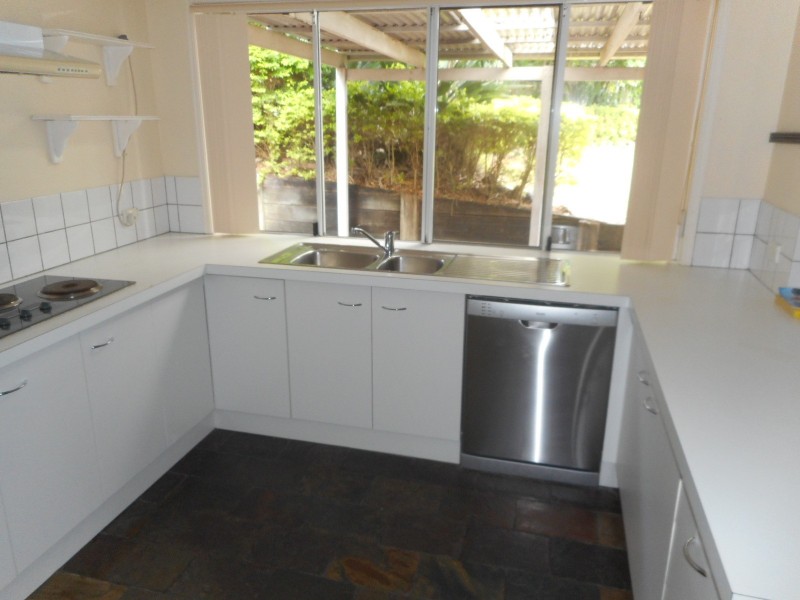 3 Lintrose Crt, Edens Landing QLD 4207