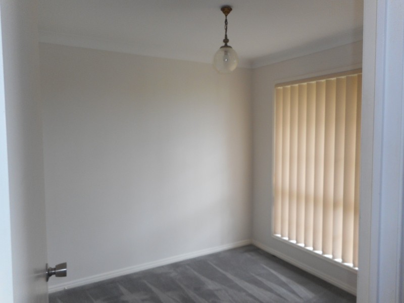 3 Lintrose Crt, Edens Landing QLD 4207