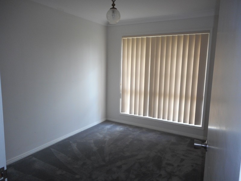 3 Lintrose Crt, Edens Landing QLD 4207