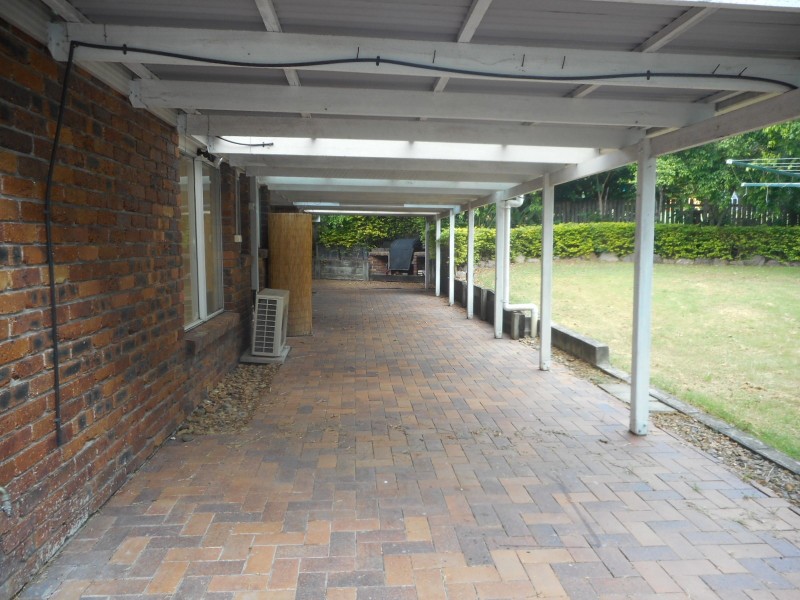 3 Lintrose Crt, Edens Landing QLD 4207