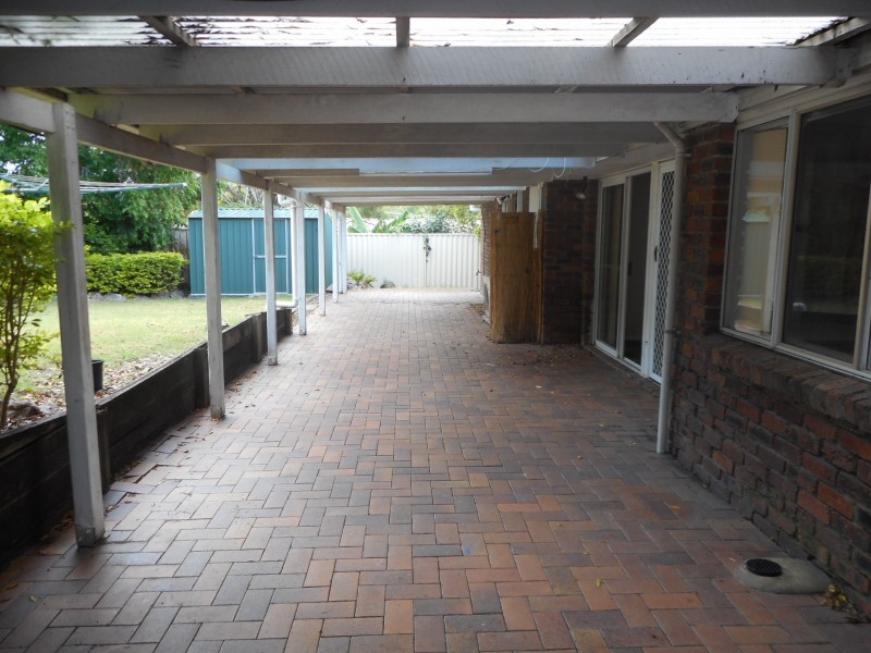 3 Lintrose Crt, Edens Landing QLD 4207