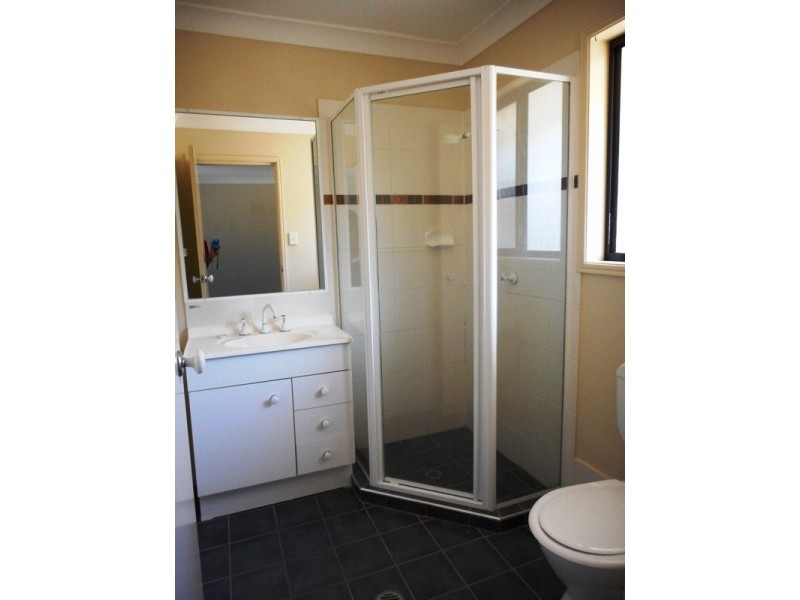 7 Hillside Cres, Edens Landing QLD 4207