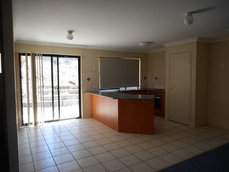 7 Hillside Cres, Edens Landing QLD 4207