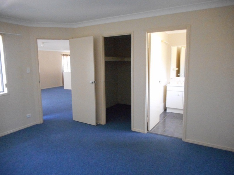 7 Hillside Cres, Edens Landing QLD 4207