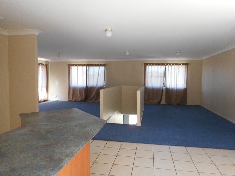 7 Hillside Cres, Edens Landing QLD 4207