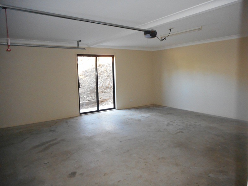 7 Hillside Cres, Edens Landing QLD 4207