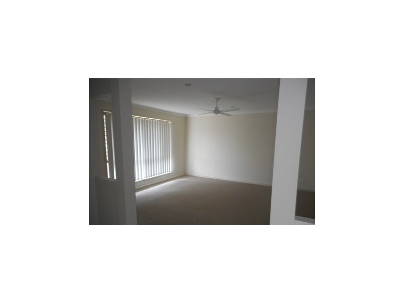 8 Kite St, Eagleby QLD 4207