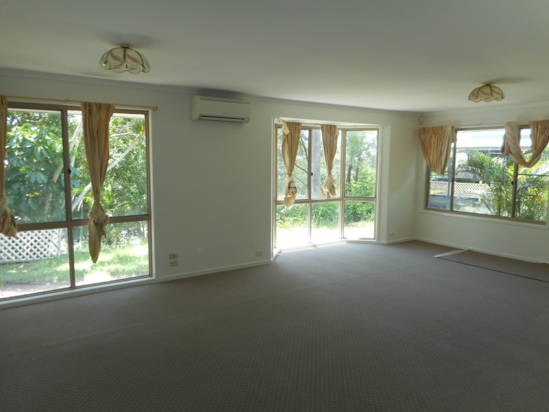 65 Mt Warren Blvd, Mount Warren Park QLD 4207
