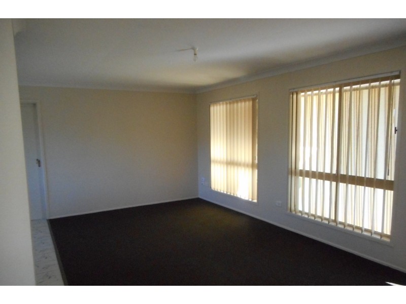 4 Manhattan Dve, Eagleby QLD 4207