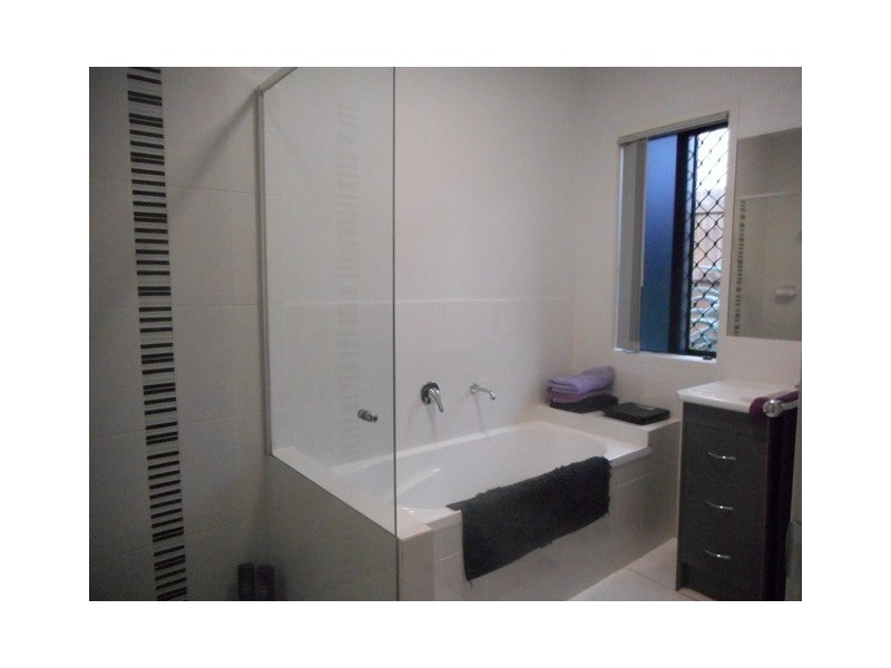 8 Gloucester Street, Waterford QLD 4133