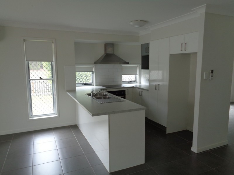 22 Maud St, Windaroo QLD 4207