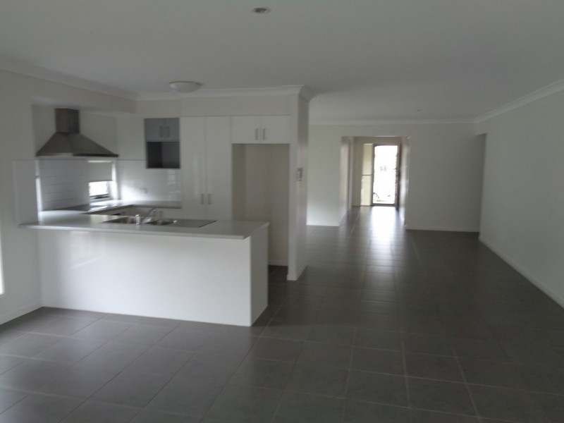 22 Maud St, Windaroo QLD 4207