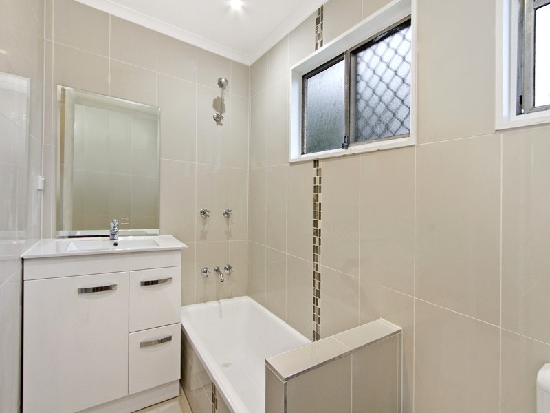 57 Adelaide St, Kingston QLD 4114