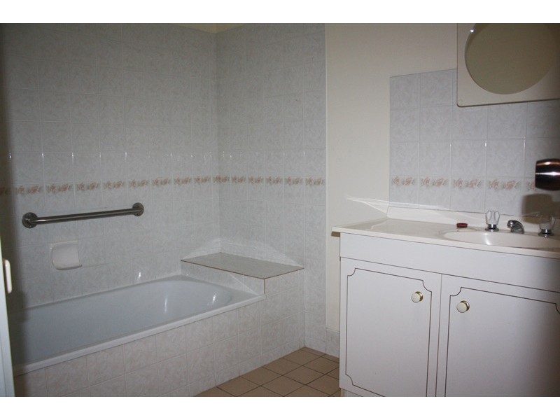 8 Gemstone Crt, Bethania QLD 4205