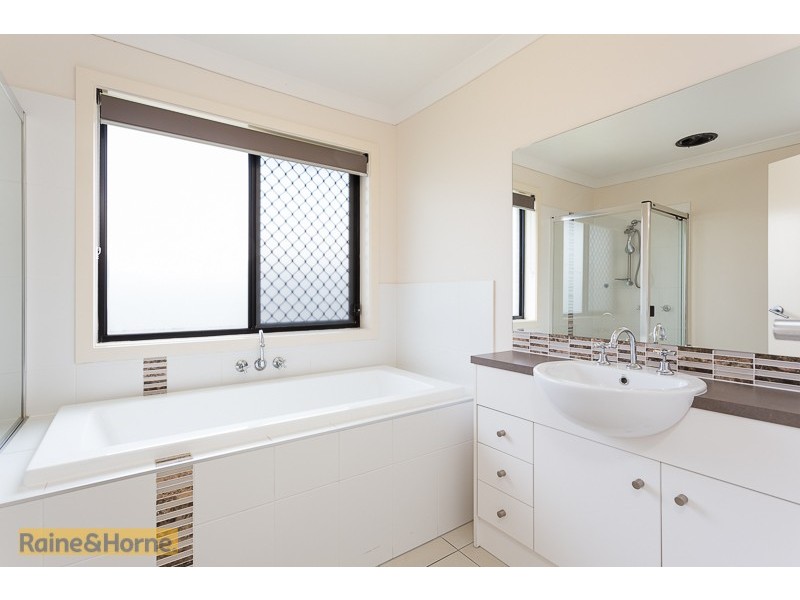 50 Pepper Tree Drive, Holmview QLD 4207