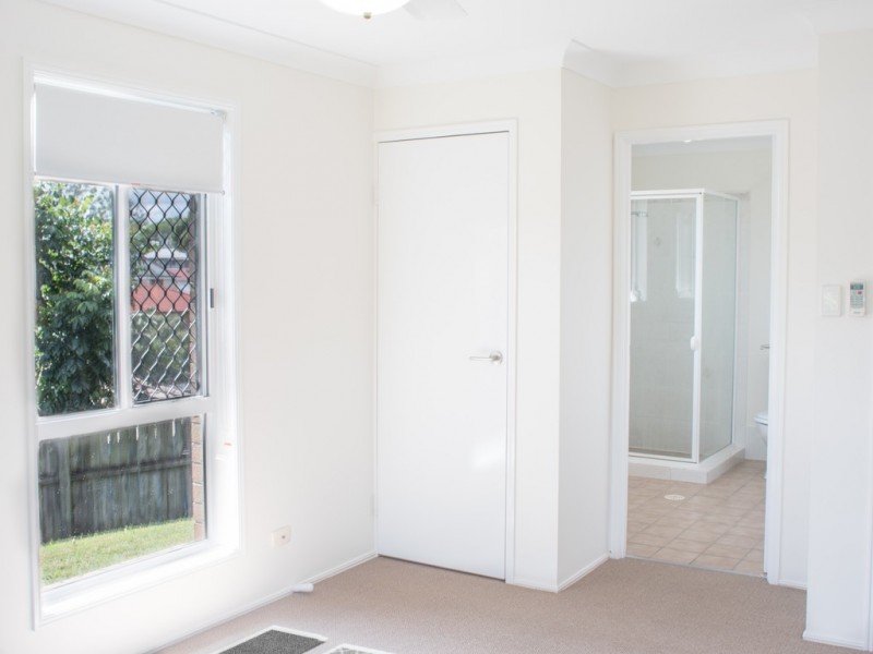 4 Dendy Place, Edens Landing QLD 4207