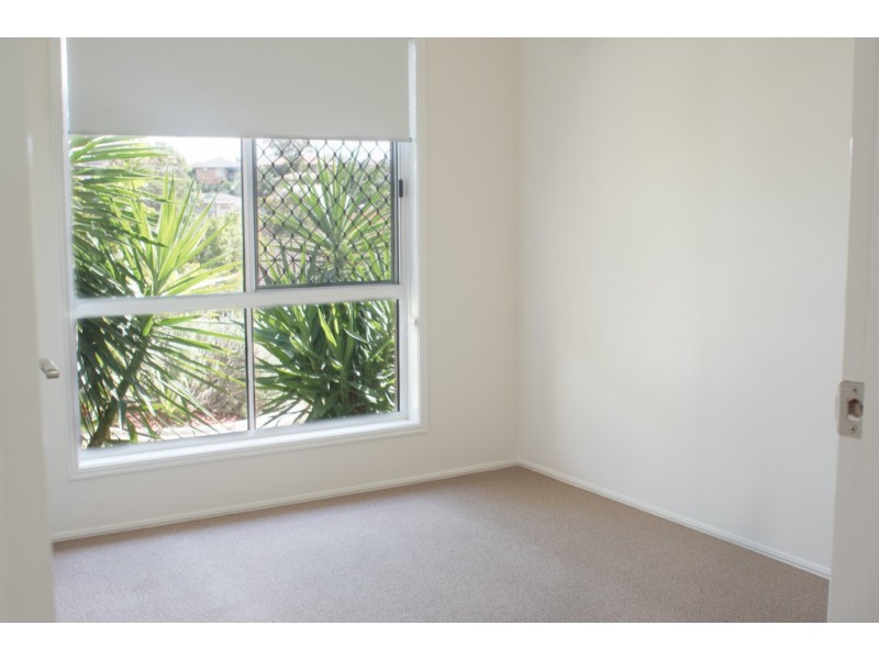 4 Dendy Place, Edens Landing QLD 4207