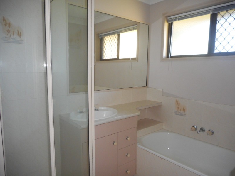 3 Wantana Cres, Edens Landing QLD 4207