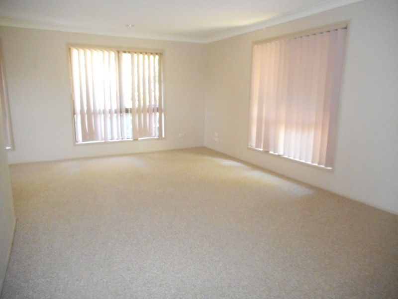 3 Wantana Cres, Edens Landing QLD 4207