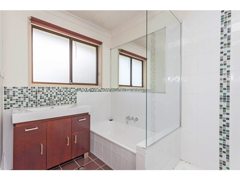 90 Edinburgh Dr, Bethania QLD 4205