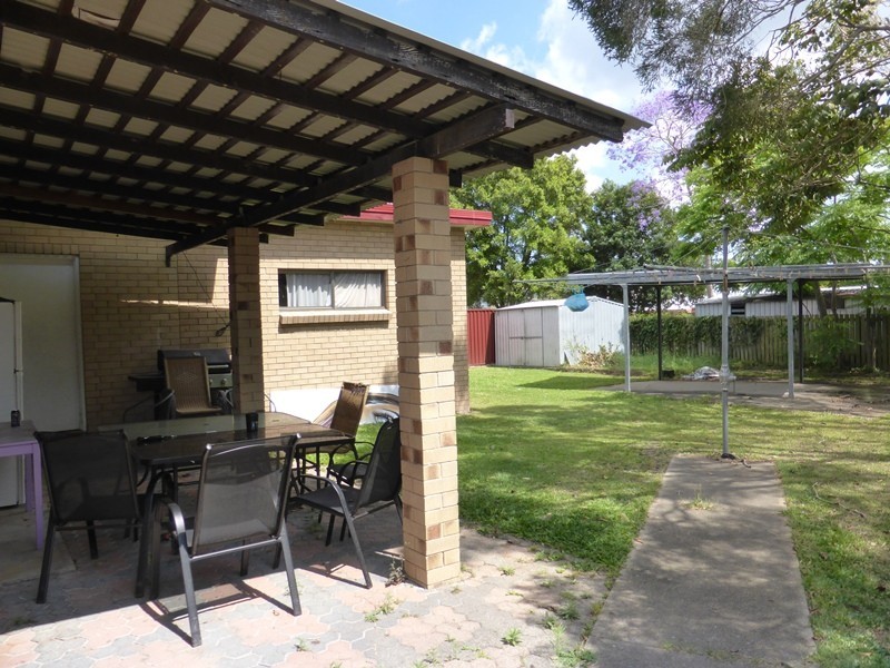 30 Meadow Cres, Beenleigh QLD 4207