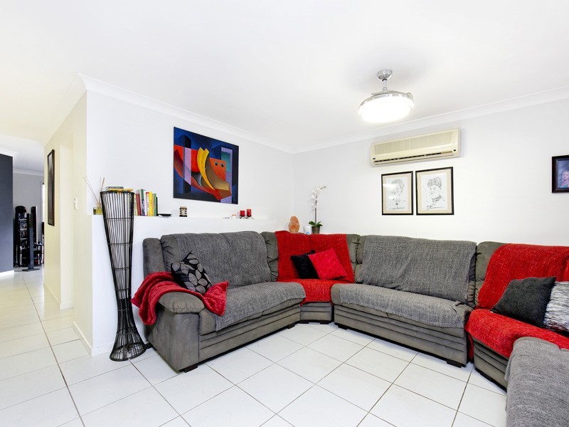 5 Ivanhoe Dr, Bethania QLD 4205