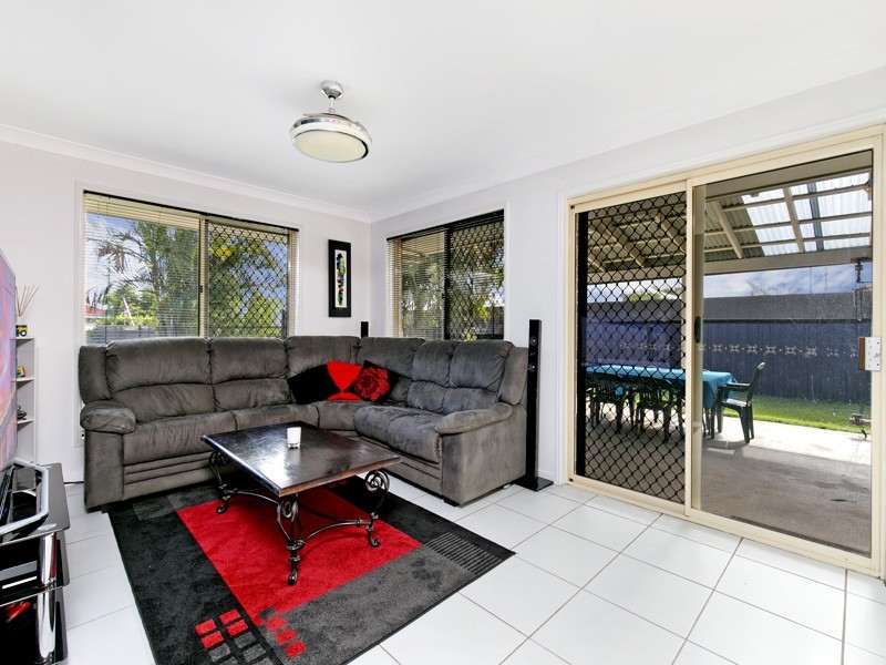 5 Ivanhoe Dr, Bethania QLD 4205