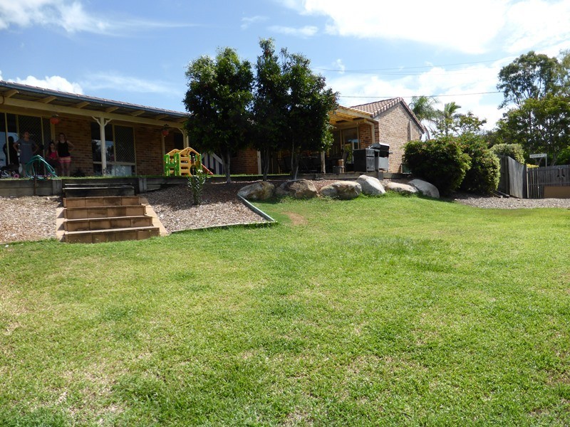 2 Leighton Dr, Edens Landing QLD 4207