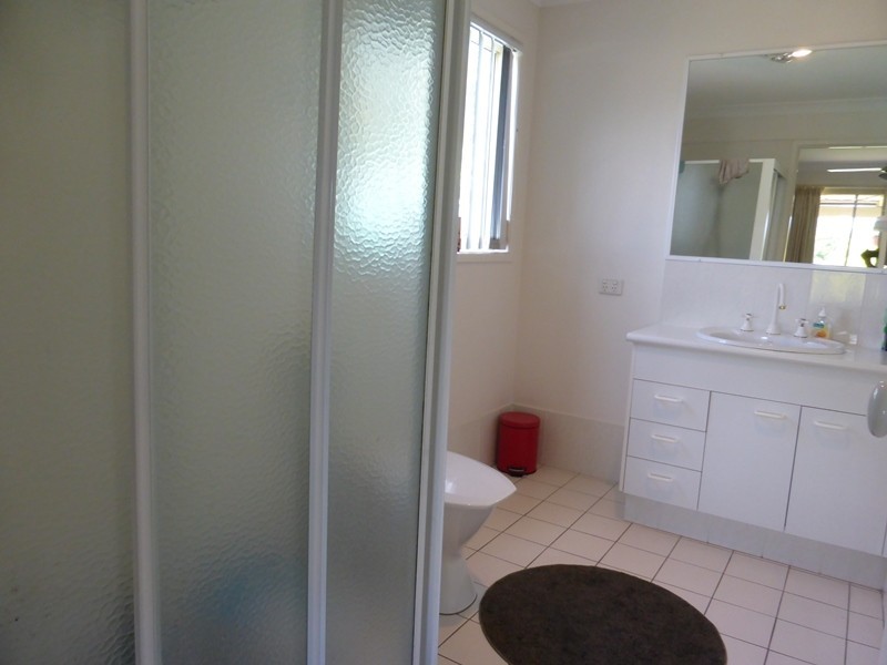 2 Leighton Dr, Edens Landing QLD 4207