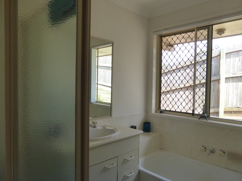 2 Leighton Dr, Edens Landing QLD 4207