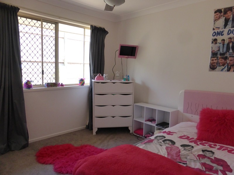 2 Leighton Dr, Edens Landing QLD 4207