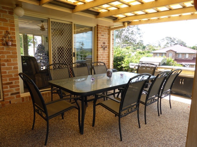 2 Leighton Dr, Edens Landing QLD 4207