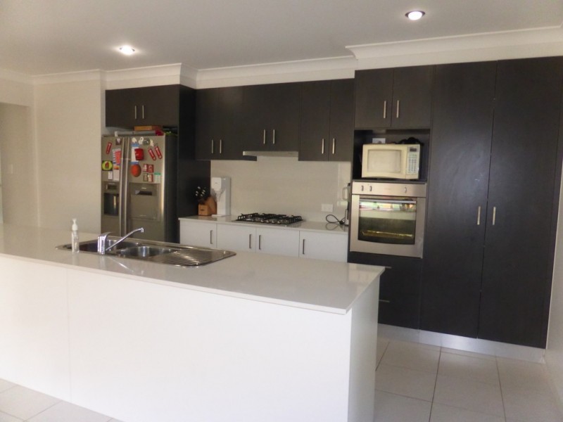 43 Ravensbourne Cct, Waterford QLD 4133