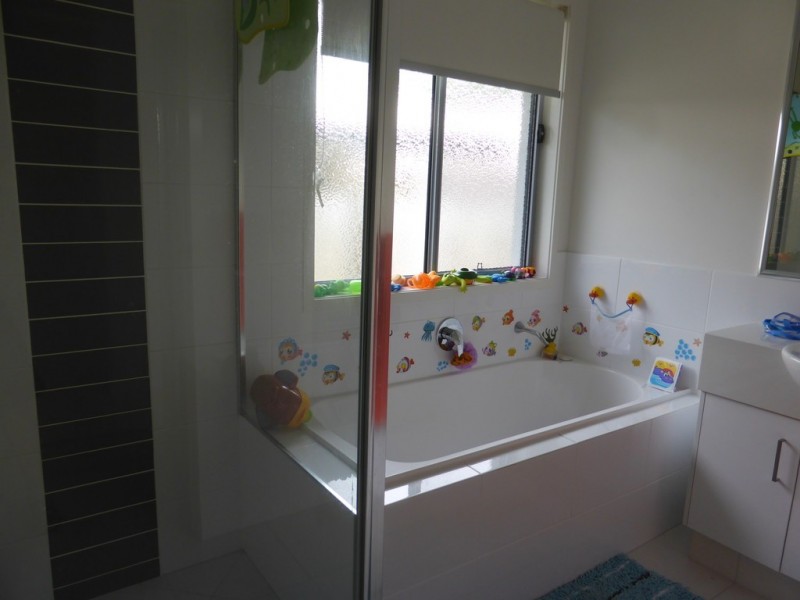 43 Ravensbourne Cct, Waterford QLD 4133