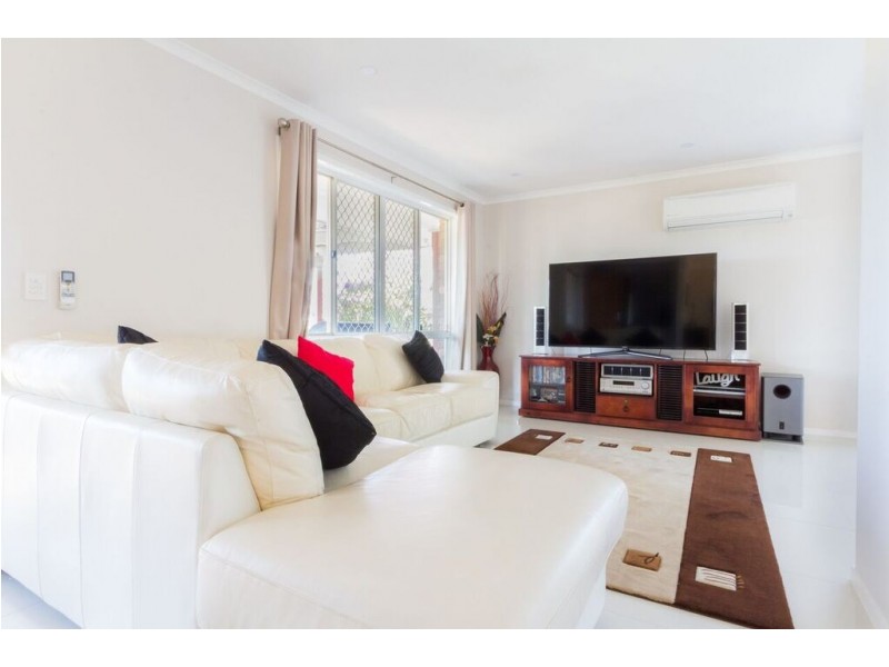 8 Kuter Court, Edens Landing QLD 4207