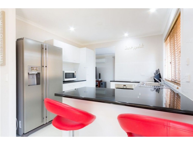 8 Kuter Court, Edens Landing QLD 4207