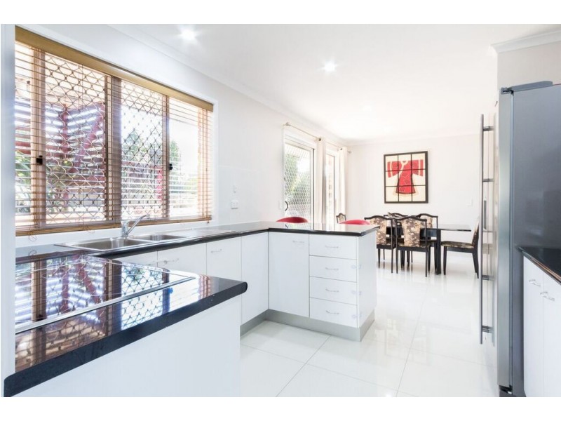 8 Kuter Court, Edens Landing QLD 4207